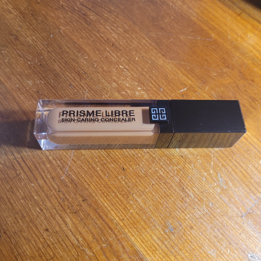 Givenchy Prisme Libre Skin-Caring Concealer - Warm Beige